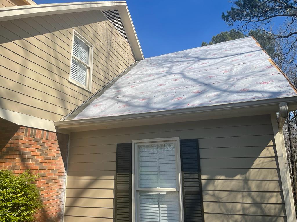 New architectural shingle roof on a brick home